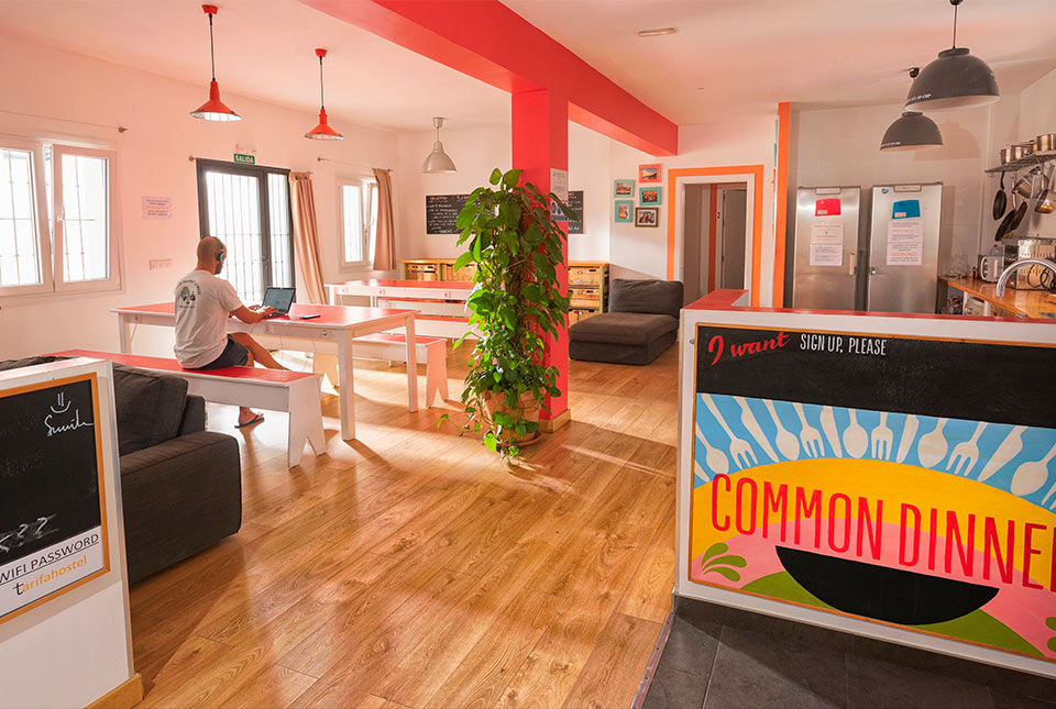 Kitchen, dining room and living room, Tarifa Kite Hostel